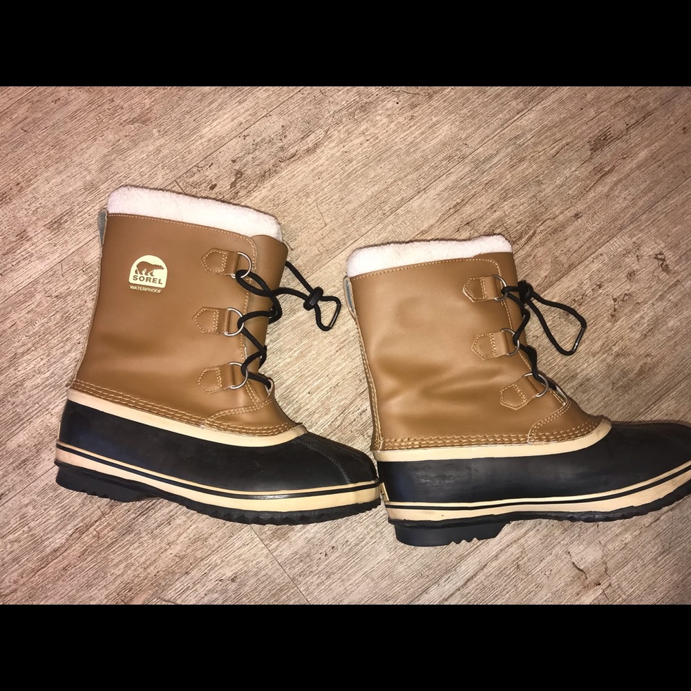 Sorel youth boots size 7.